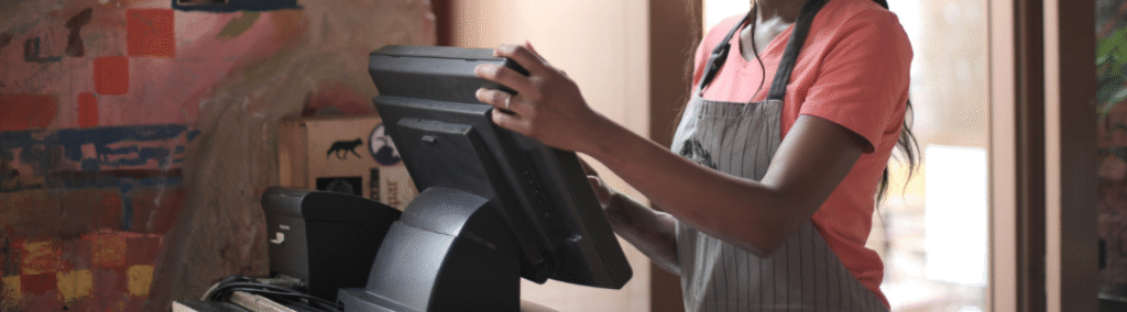 Kuvituskuva. Kassatyöntekijä